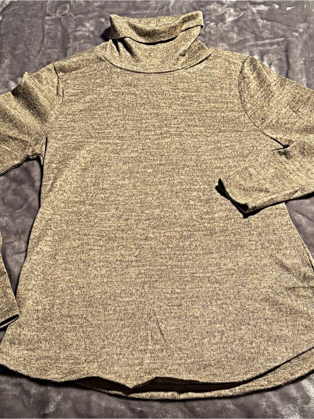 Women's Long-Sleeve Turtleneck Knit Top - Taupe